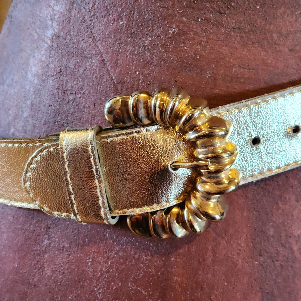 Gold Metallic Belt with Decorative Gold Buckle 1 ¼ Inch Wide 35" M/L - Picture 3 of 8